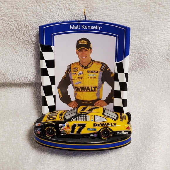 NEW IN BOX HALLMARK KEEPSAKE ORNAMENT NASCAR MATT KENSETH #17 2005 - Picture 3 of 5